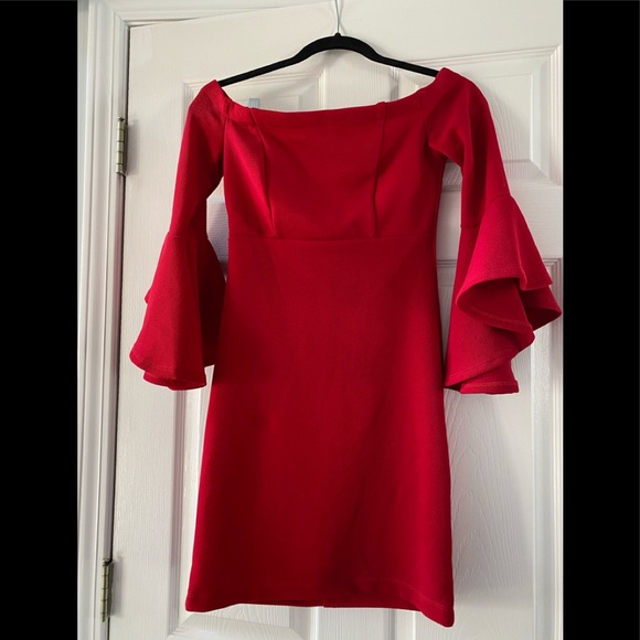 Off shoulder red dress. - Picture 1 of 3